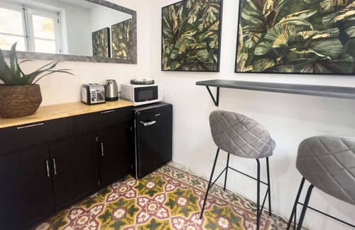 Cospicua Apartment | Stunning Studio with Maltese Balcony in Cospicua