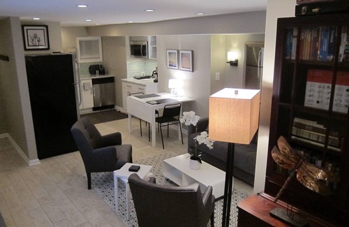 Truxton Circle Apartment | Stunning, Stylish Flat, Cool Neighborhood Close to Everything