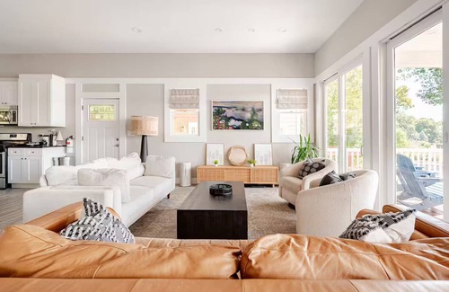Hopatcong House | Stunning sun-drenched lakefront 4-bedroom house