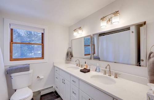 Sunapee House | Stunning Sunapee Lake Getaway w/Hot Tub!