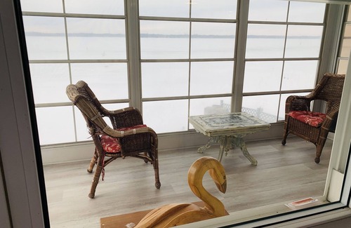 Lindsay Cottage | Stunning Sunset view and private waterfront lake
