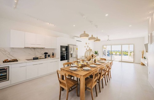 Sabana Liber House | Stunning Sunset Views, Big Pool, Hot Tub, Sleeps 8