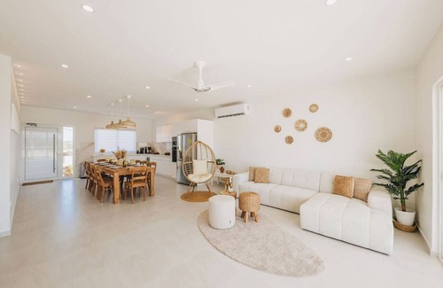 Sabana Liber House | Stunning Sunset Views, Big Pool, Hot Tub, Sleeps 8