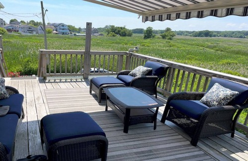 Milford House | Stunning Sunsets & Coastal Charm in Milford!