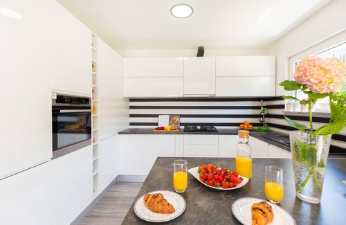 Konavle Villa | Stunning sunshine paradise surrounded with lawns and Mediterranean vegetation
