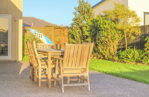 Waihi Beach House | Stunning Surfers 4 Bedroom Beach House