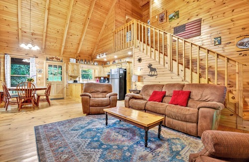 Blue Ridge House | Stunning Surroundings, Hot Tub Soaks, S'mores & Nearby Attractions - Our Favorite Place