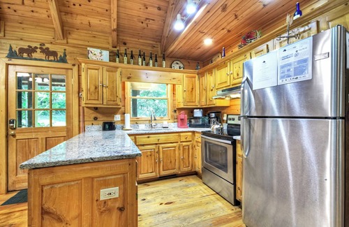 Blue Ridge House | Stunning Surroundings, Hot Tub Soaks, S'mores & Nearby Attractions - Our Favorite Place