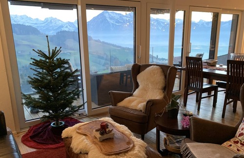 Goldiwil Apartment | Stunning Swiss mountain and lake views!