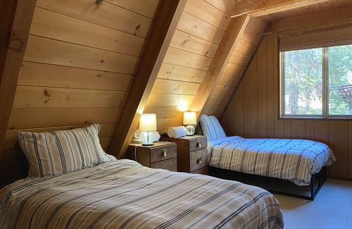 Chamberlands Cabin | Stunning Tahoe A-Frame w/hot tub - Chambers Private Beach Access