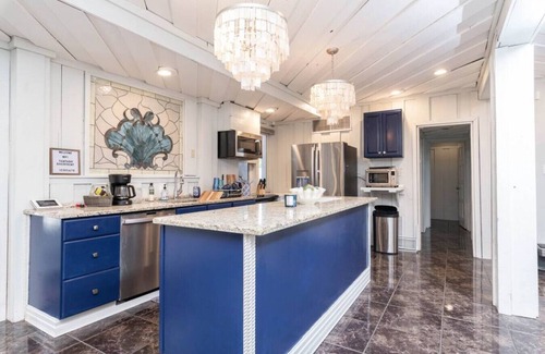 Riverview House | Stunning Tampa Bay Waterfront House w/Pool