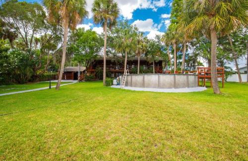 Riverview House | Stunning Tampa Bay Waterfront House with Pool