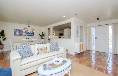 Bay Crest Park House | STUNNING TAMPA BAY WATERFRONT RETREAT~Close to airport, beaches, stadium & more!