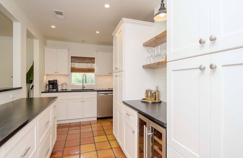 Bay Crest Park House | STUNNING TAMPA BAY WATERFRONT RETREAT~Close to airport, beaches, stadium & more!
