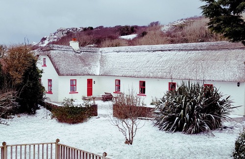 Lisdoonvarna Cottage | Stunning Thatched Cottage on Wild Atlantic Way
