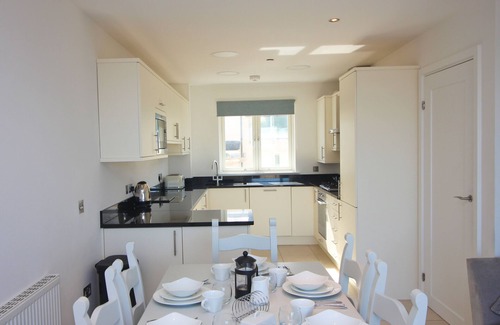 Treyarnon House | Stunning three-storey beach house overlooking the beautiful Treyarnon Bay.