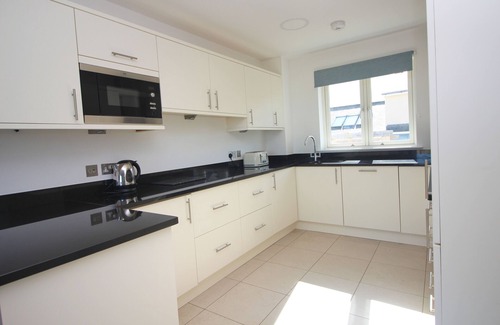 Treyarnon House | Stunning three-storey beach house overlooking the beautiful Treyarnon Bay.