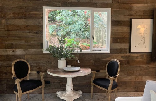 Kincumber Cabin | Stunning Tiny House- 5 minutes to Avoca Beach & Amenities