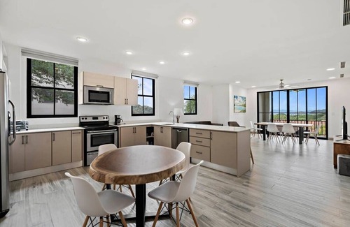 Coco Condo | Stunning Top-Floor Condo w/Sweeping Ocean & Mountain Views & Beach Club