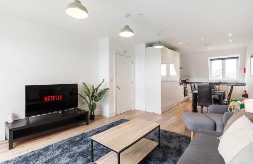 Brondesbury Apartment | Stunning Top Floor Apartment 3 Bedrooms Heart of London
