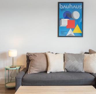 Brondesbury Apartment | Stunning Top Floor Apartment 3 Bedrooms Heart of London