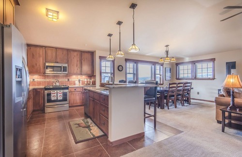 Fraser Condo | Stunning Top-Floor Condo Boasts Captivating Views and Vaulted Ceilings!