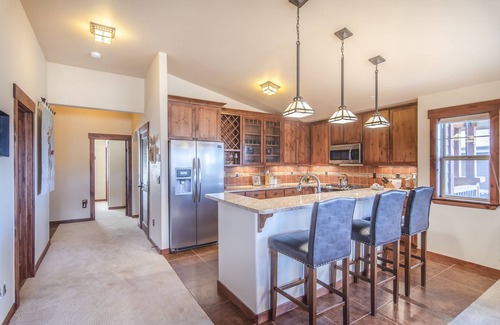 Fraser Condo | Stunning Top-Floor Condo Boasts Captivating Views and Vaulted Ceilings!