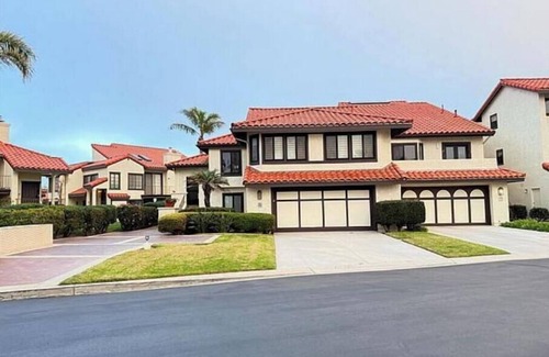 Oxnard Shores House | Stunning Townhome in a Prime Oxnard Beach. Perfect for Digital Nomads!