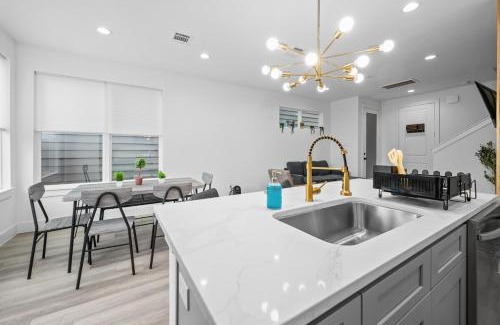 North Houston Apartment | Stunning TownHome in Houston