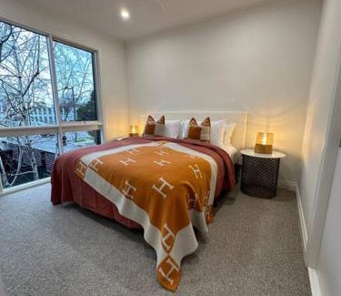 Hawthorn House | Stunning Townhouse - 10 min to CBD