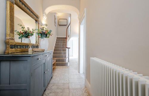 Leamington Spa Apartment | Stunning Townhouse & Basement in Leamington Spa