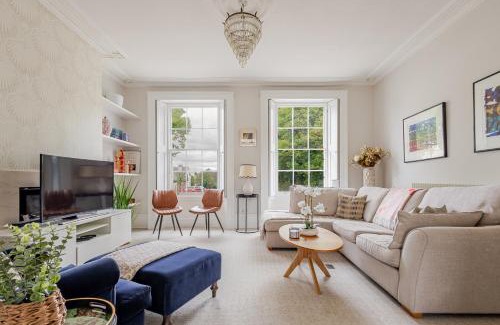 Leamington Spa Apartment | Stunning Townhouse & Basement in Leamington Spa