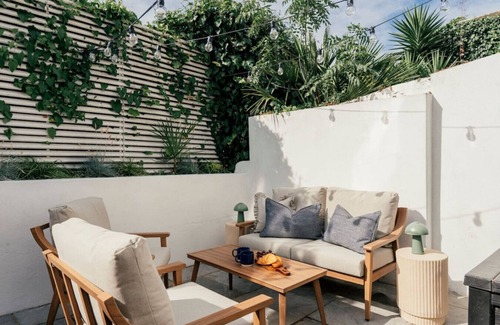 Parsons Green and Walham House | Stunning Townhouse in Parsons Green, Fulham
