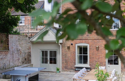 Ludwel House | Stunning townhouse in the heart of vibrant Ludlow.