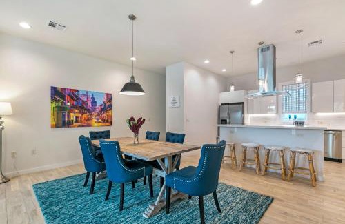 Mid-City House | Stunning Townhouse with Amenities