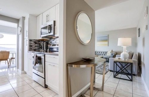 Solana Beach Condo | Stunning Track & Dog Beach Views w/Pool