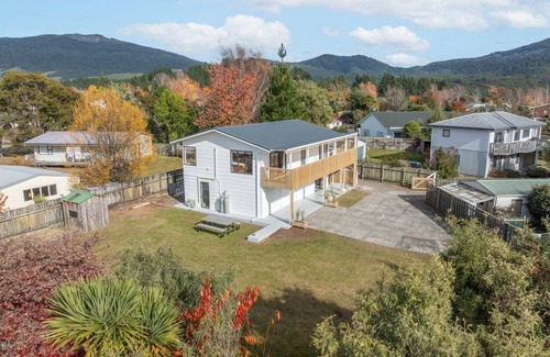 Turangi House | Stunning Turangi Home - Mt Ruapehu + Tongariro