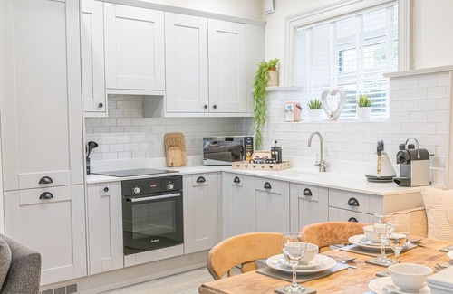 Portinscale Apartment | Stunning two bedroom, 2 bathroom apartment with allocated parking in Portinscale