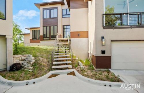 Travis Heights House | Stunning Two Living Rooms and 3-Room Primary Suite
