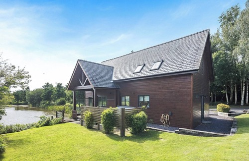 Menai Bridge Ski Chalet | Stunning two storey contemporary lodge on the edge of the lake.
