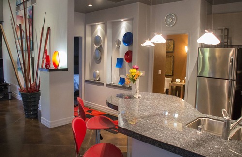 Los Olivos House | STUNNING ULTRA-CONTEMPORARY, PETS YES, DWTN GUESTHOUSE, IN HISTORIC NEIGHBORHOOD