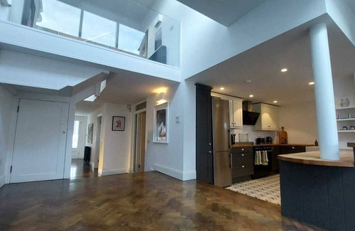 Howth House | Stunning, Unique & Elegantly Refurbed Seafront 2BD