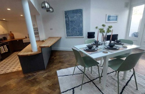 Howth House | Stunning, Unique & Elegantly Refurbed Seafront 2BD