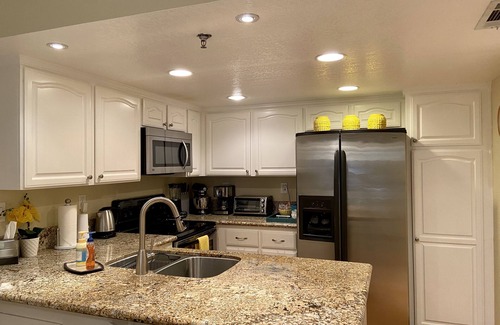Downtown Palm Springs Condo | Stunning Upgraded Deauville Luxury 5-Star Palm Springs Condo; Walk to Downtown