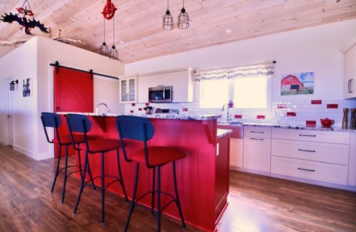 Darnley House | Stunning, upscale on North Shore