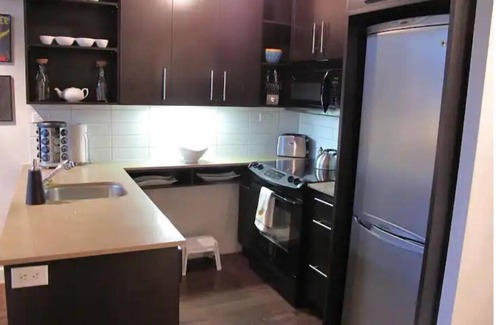 International District Apartment | STUNNING URBAN LOFT-GREAT AMENITIES & ROOFTOP POOLn