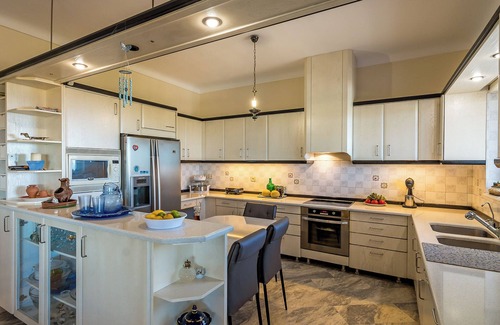 Polemarchi Apartment | Stunning View Homes w. Pool, near Iconic Beaches