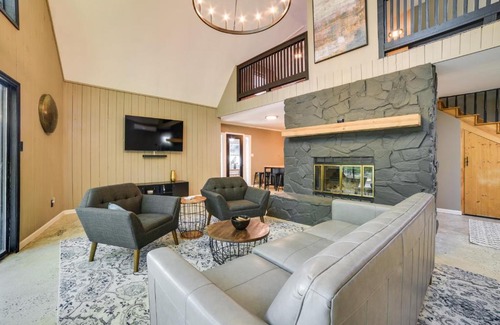 Valdosta House | Stunning Valdosta A-Frame Home with Private Pool!