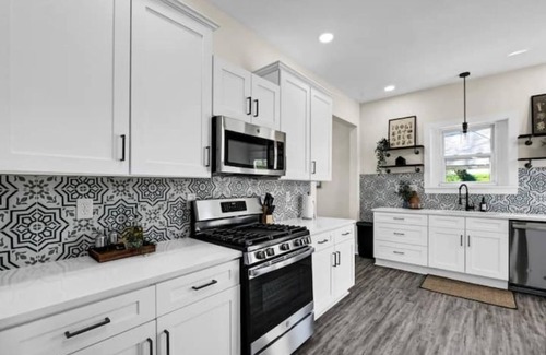 Jeffersonville House | Stunning Victorian Home - prime location minutes from Louisville