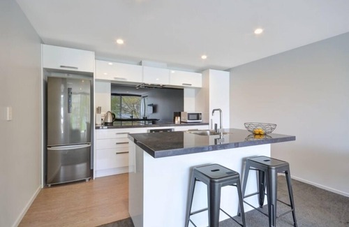 Frankton Apartment | Stunning view at Battery Hill 2A